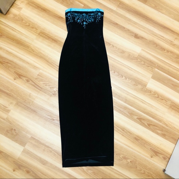 Beautiful Small/X small strapless velvet dress - Picture 2 of 4